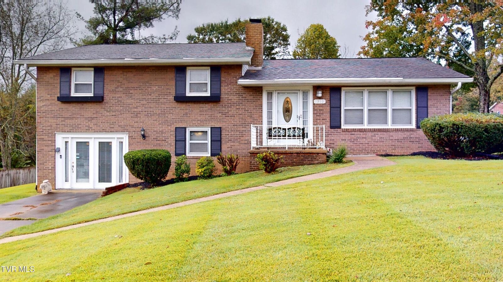 Property Photo: 1310 Plantation Drive TN 37604