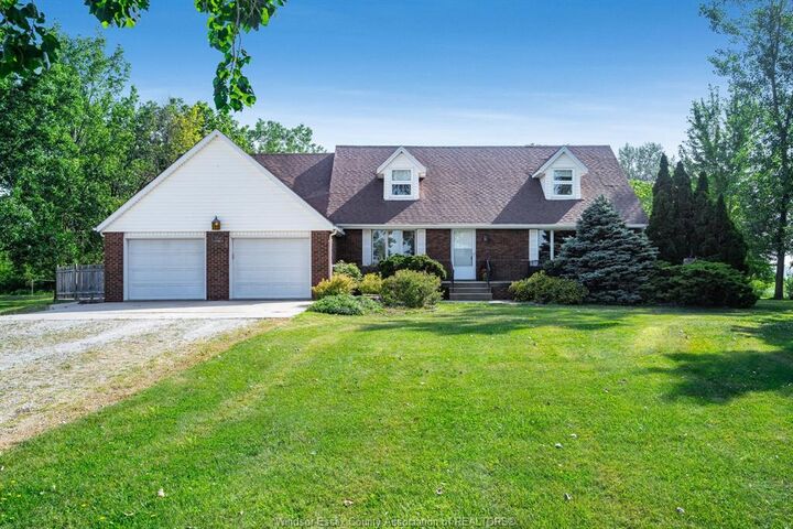Photo de la propriété: 383 South Talbot Road ON N8M 2X5