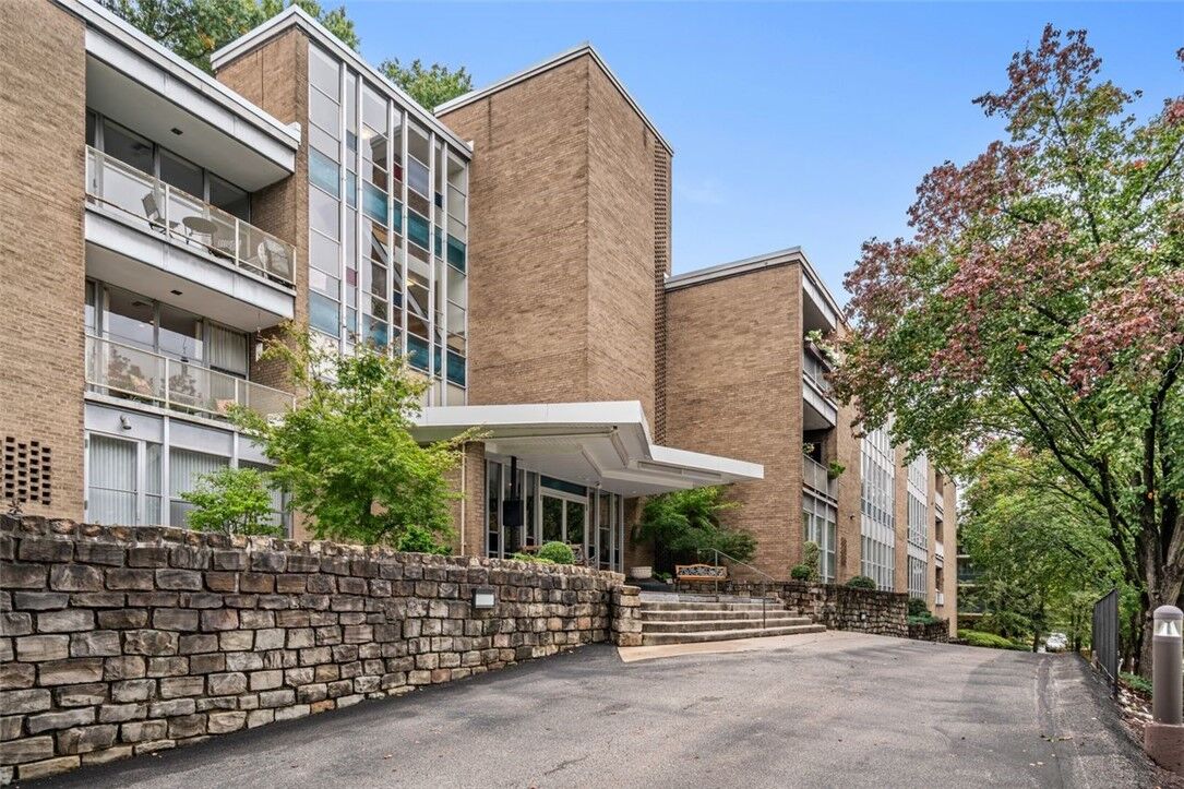 Property Photo:  5100 Fifth Avenue 402  PA 15232 