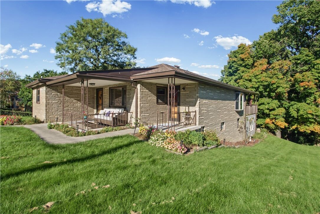 Property Photo:  28 Richard Street  PA 15108 