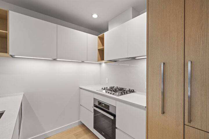 Property Photo:  6000 McKay Avenue 4605  BC V5H 0K2 