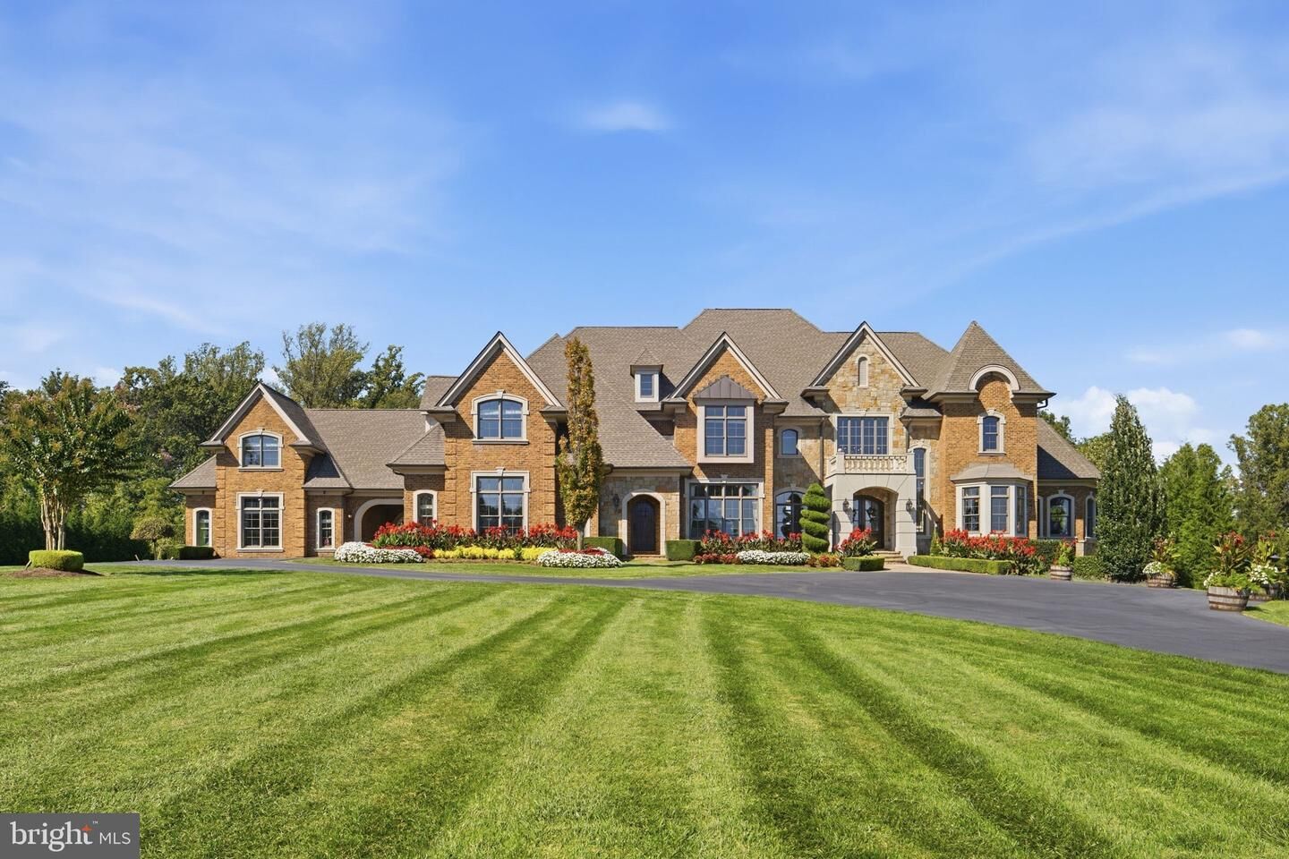 Property Photo: 40679 Grenata Preserve Place VA 20175