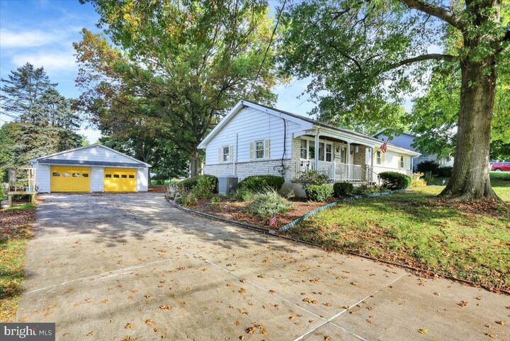 Property Photo:  1018 Mahlon Drive  PA 19533 