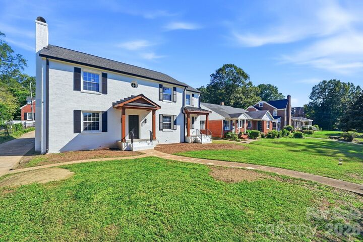 Property Photo:  1307 S Kings Drive  NC 28207 