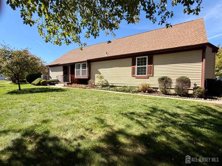 Property Photo:  10 Betsy Ross Drive B  NJ 08831 