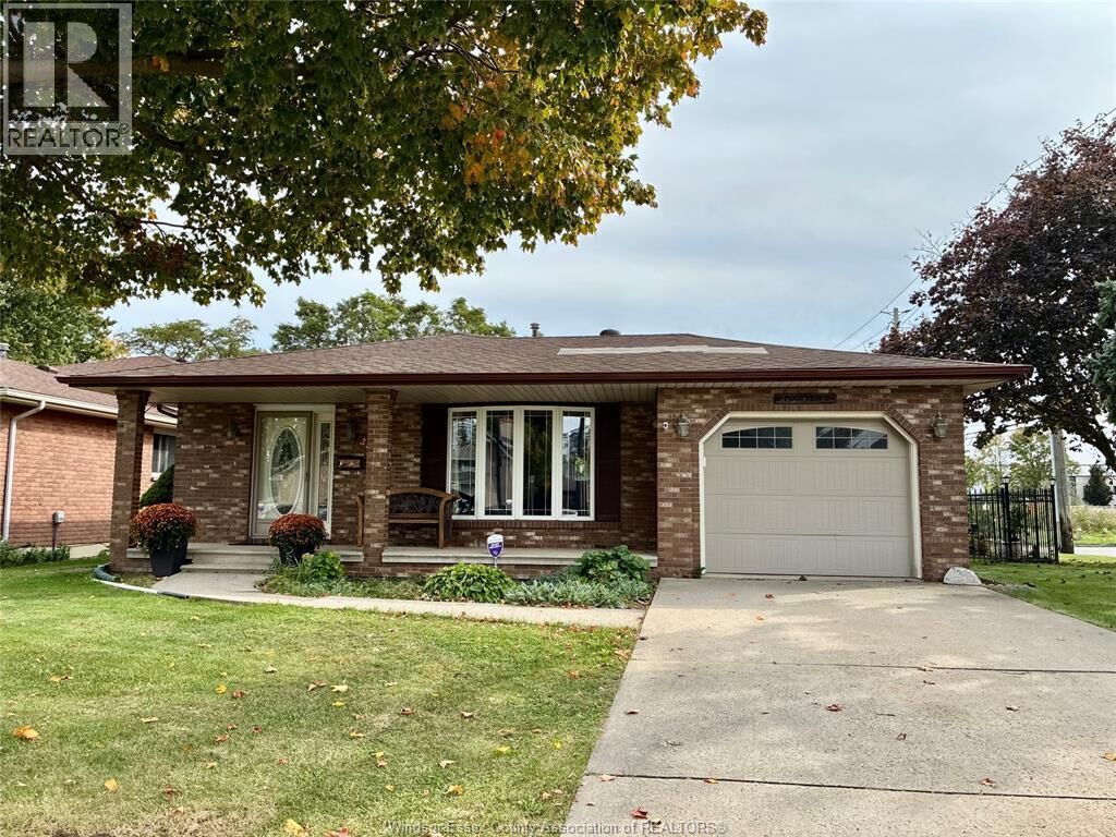Property Photo:  3596 Hemlock Avenue  ON N8R 1Z9 