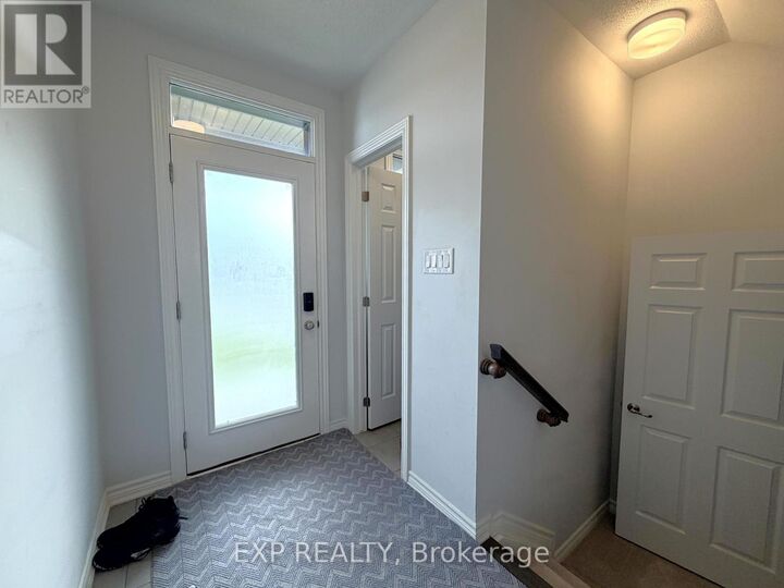 Property Photo:  27 Bermondsey Way  ON K2S 2Y7 