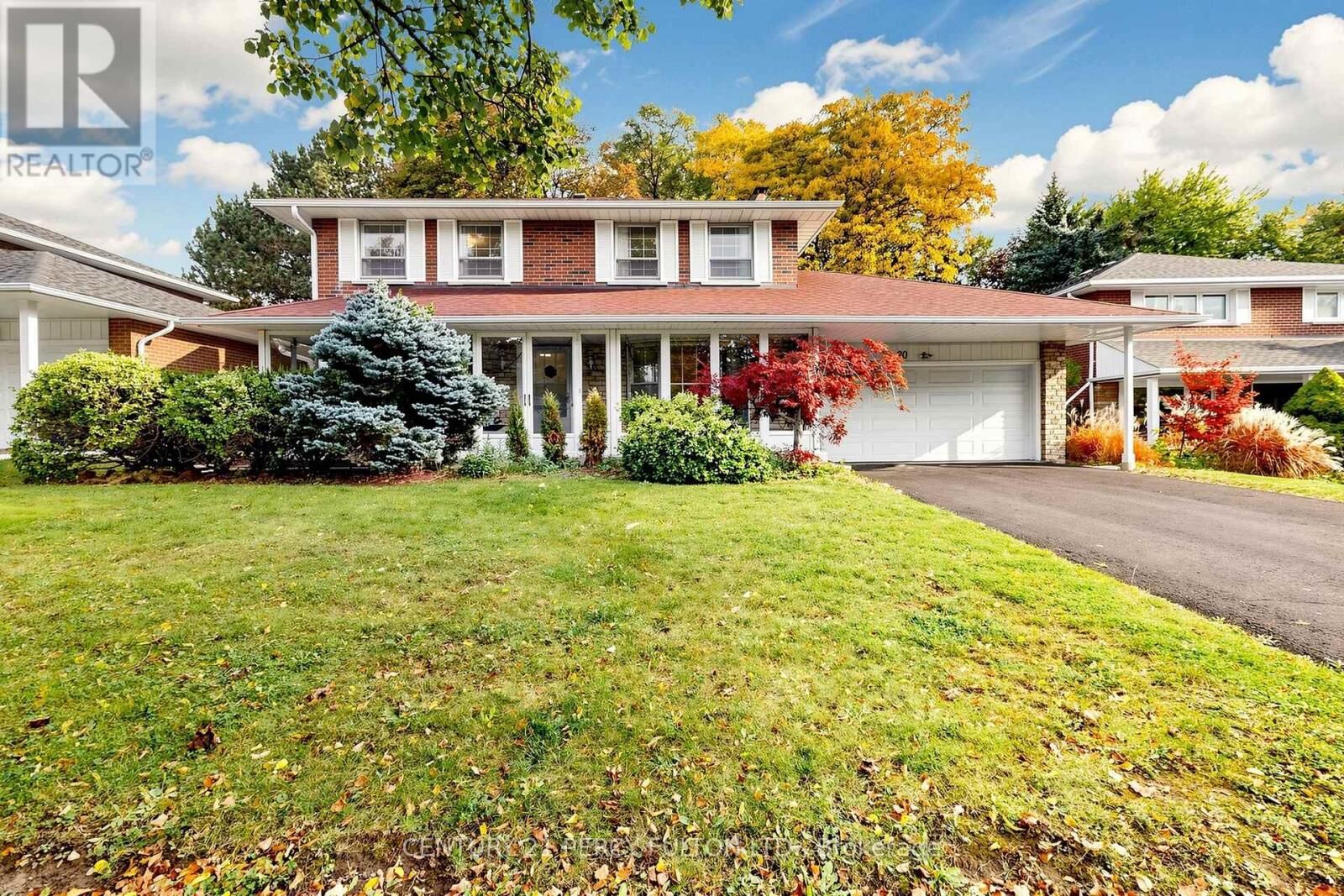 Property Photo: 20 Zircon Court ON M2H 2A1