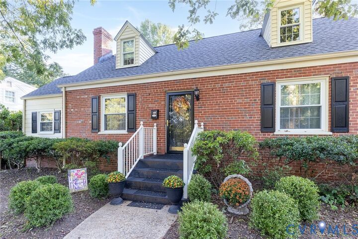Property Photo: 5211 W Grace Street VA 23226