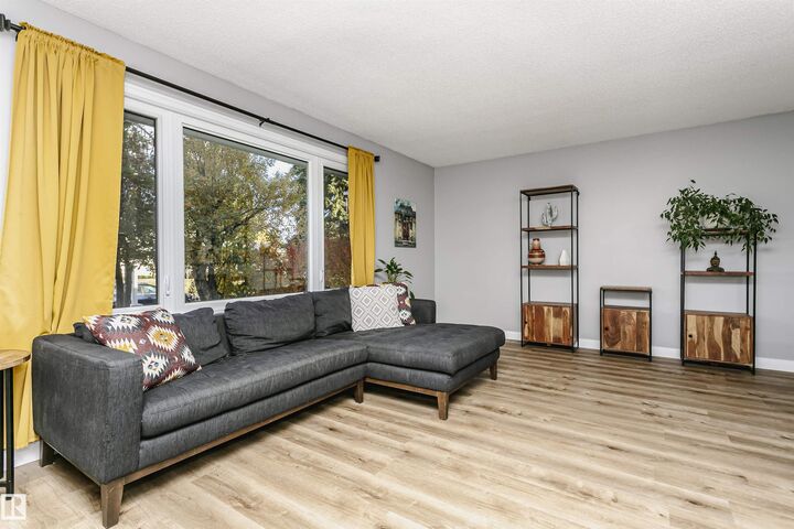 Property Photo:  10435 35A Avenue NW  AB T6J 2H1 