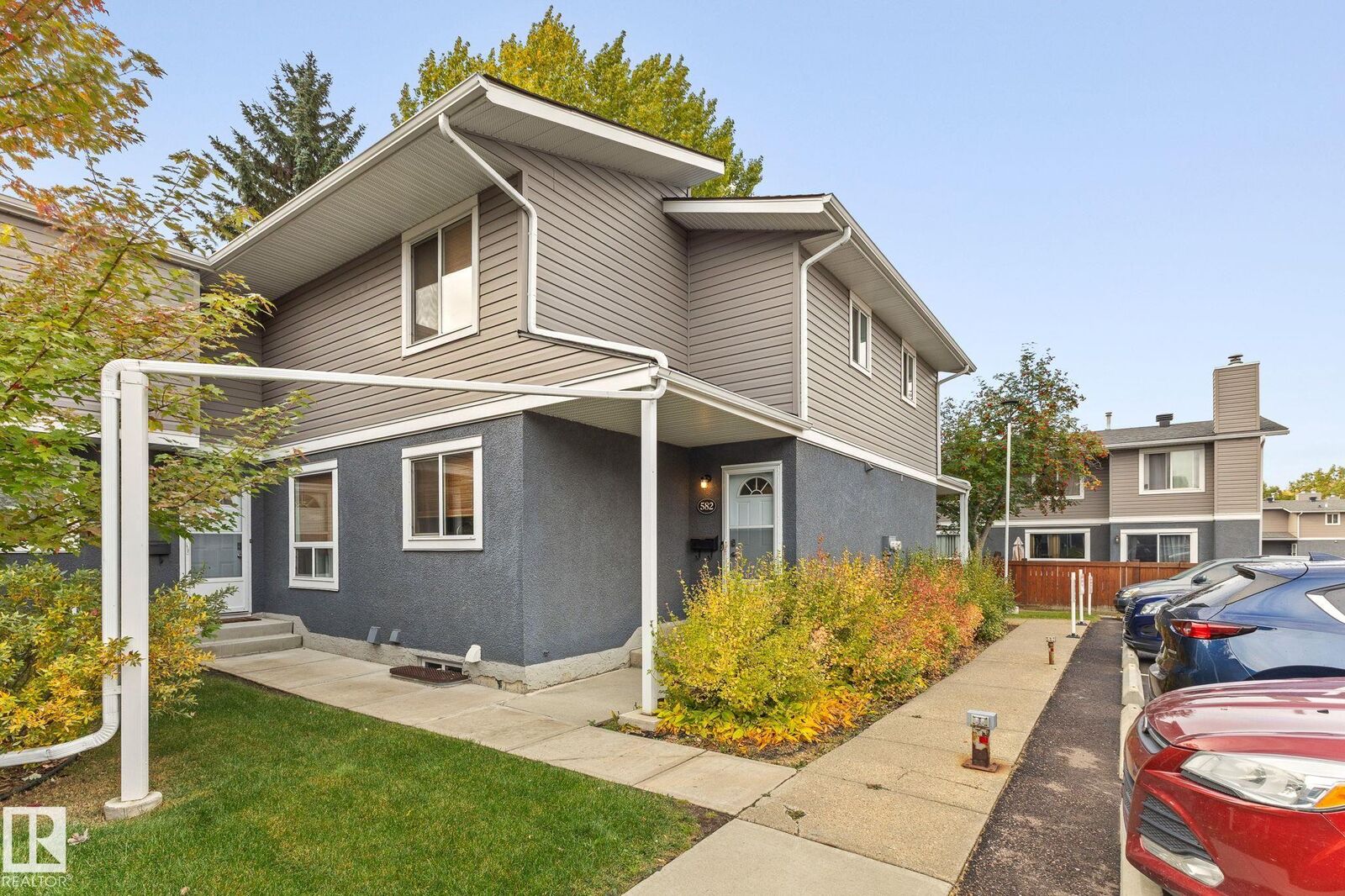 Property Photo:  582 Lakewood Road NW  AB T6K 3Y1 