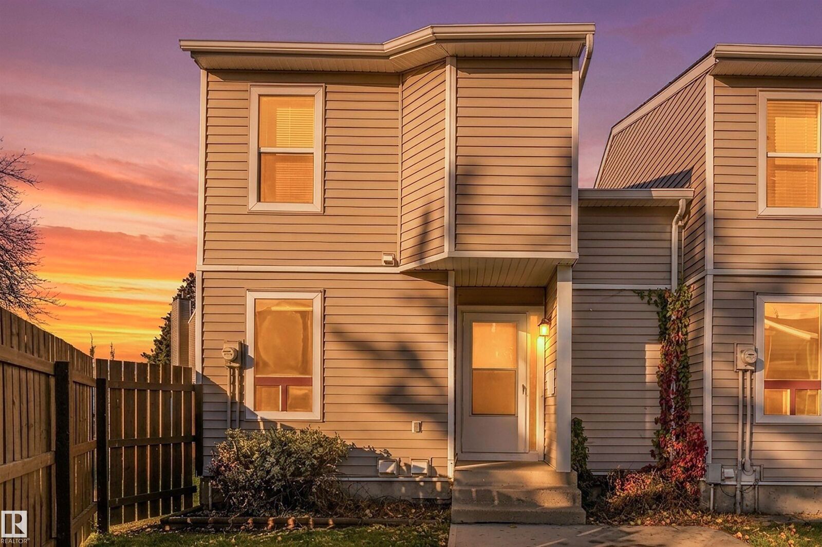 Property Photo:  626 Saddleback Road NW  AB T6J 4Z3 