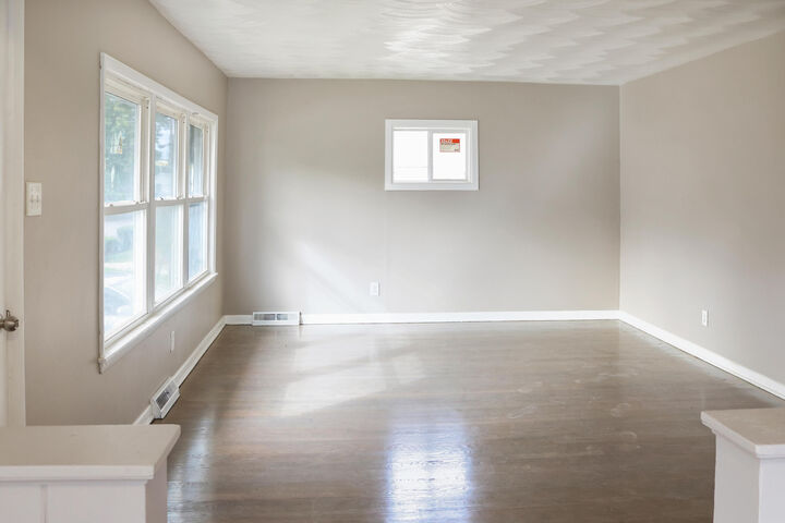 Property Photo:  1676 W 13th Avenue 1  IN 46404 