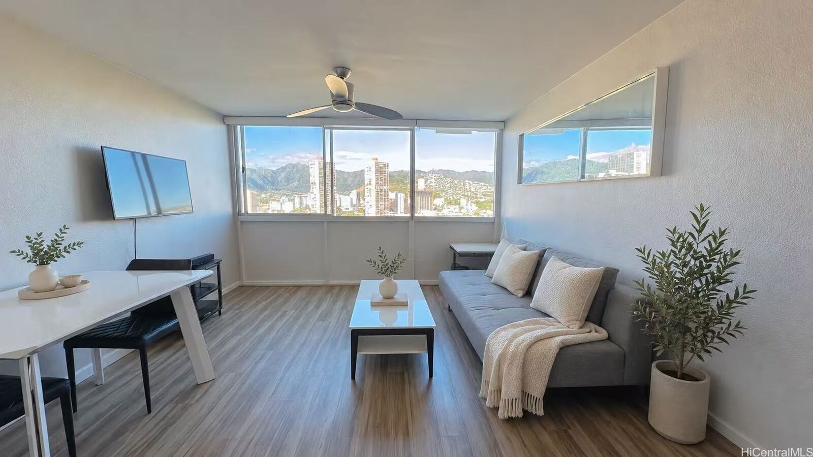 Property Photo:  2211 Ala Wai Boulevard 2006  HI 96815 
