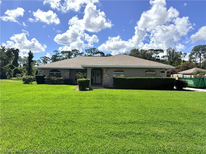 Property Photo: 4614 Duffer Loop FL 33872