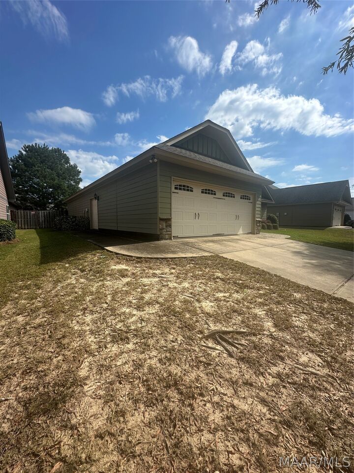 Property Photo:  425 Stone Park Boulevard  AL 36064 