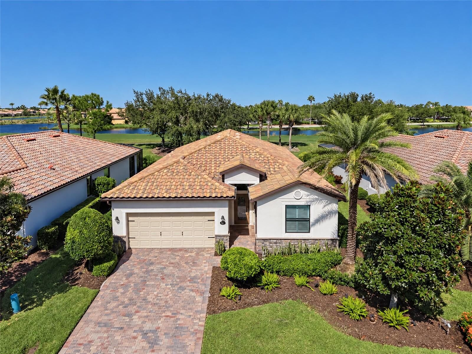 Property Photo: 7027 Quiet Creek Drive FL 34212