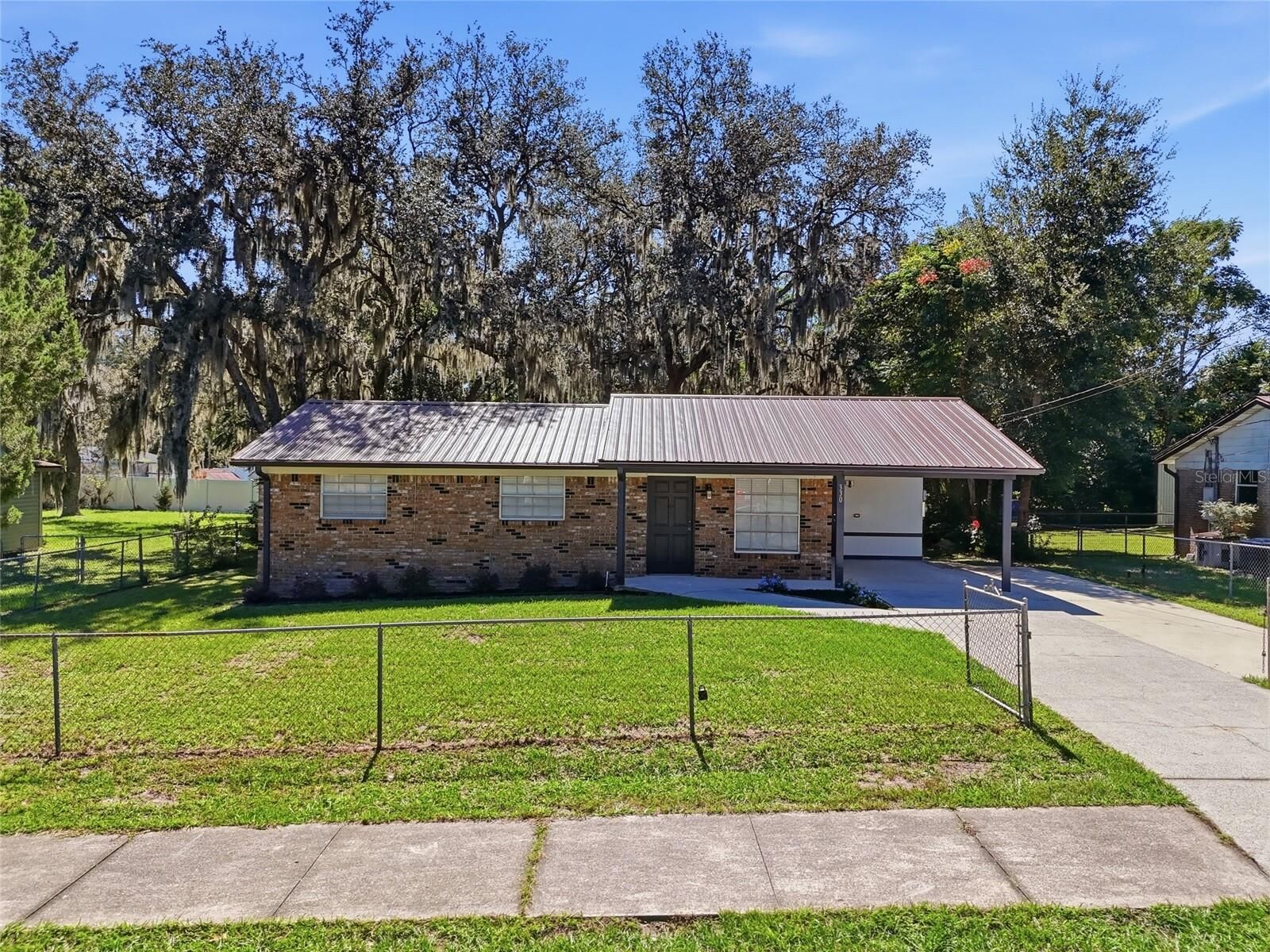 Property Photo:  330 Brooklyn Avenue  FL 32763 