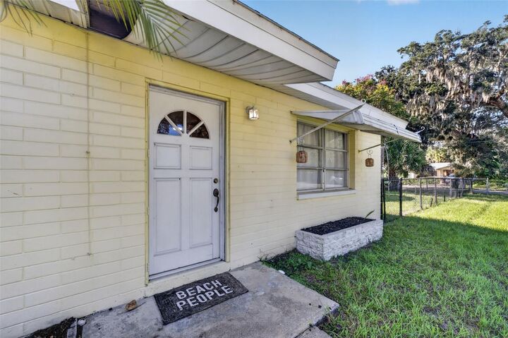 Property Photo:  1208 Pat Avenue  FL 32168 