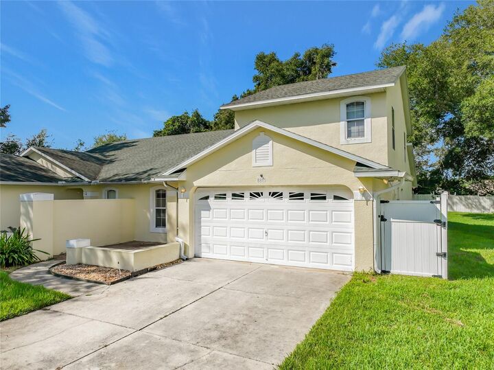 Property Photo:  8805 Courtyard Lane  FL 34736 
