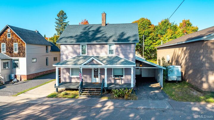 Property Photo: 522 And 524 Front-Mf Street MI 49945