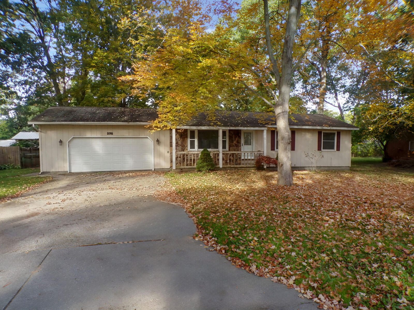Property Photo:  1301 Linden Drive  MI 49445 