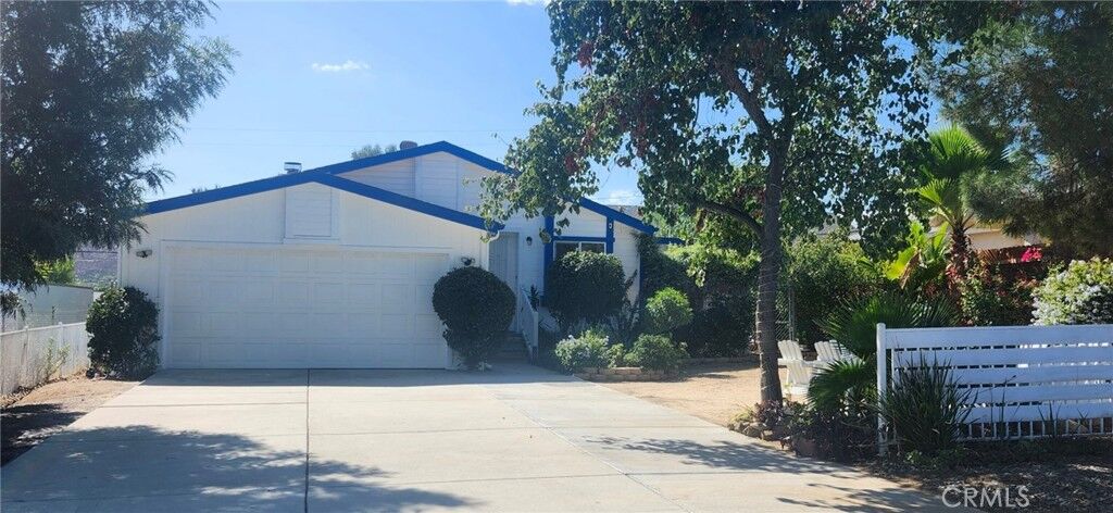 Property Photo: 23781 Casa Bonita Ave CA 92587