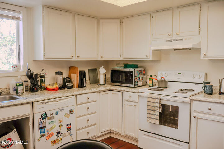Property Photo: 2023 N Main Street AZ 86004