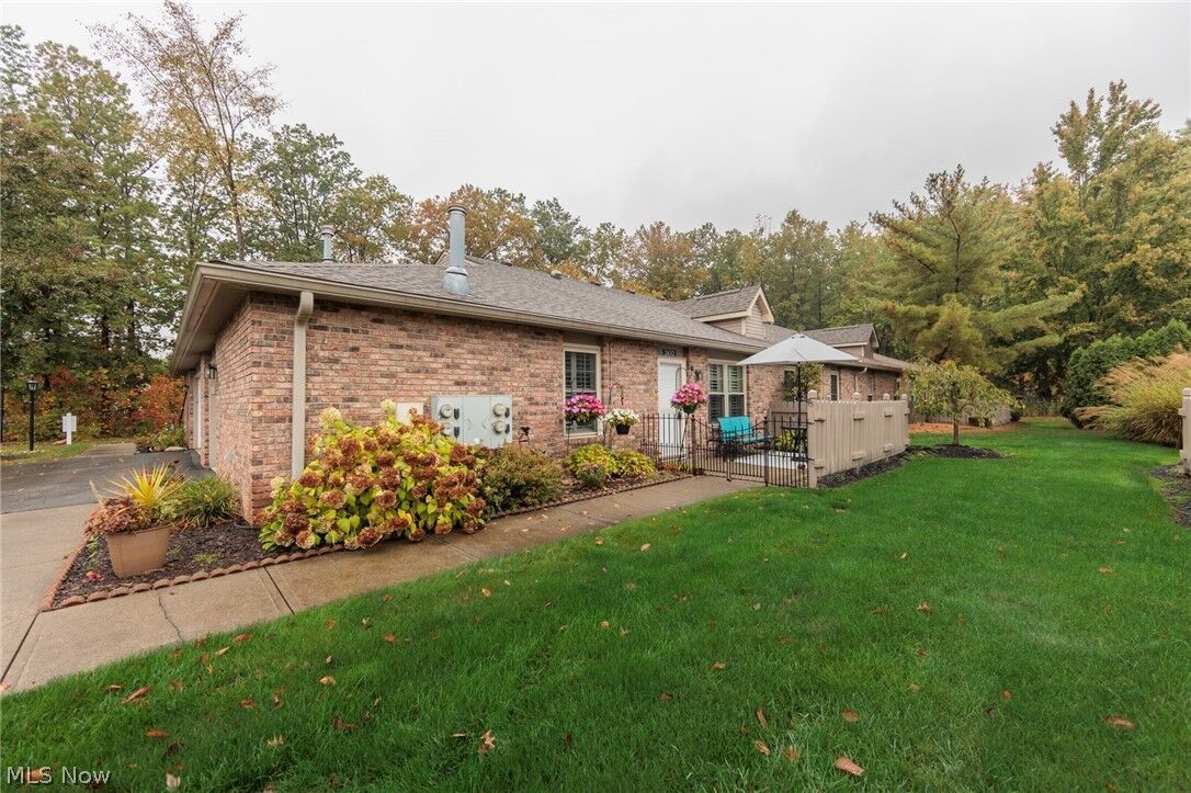 Property Photo:  2832 Shakespeare Lane  OH 44011 
