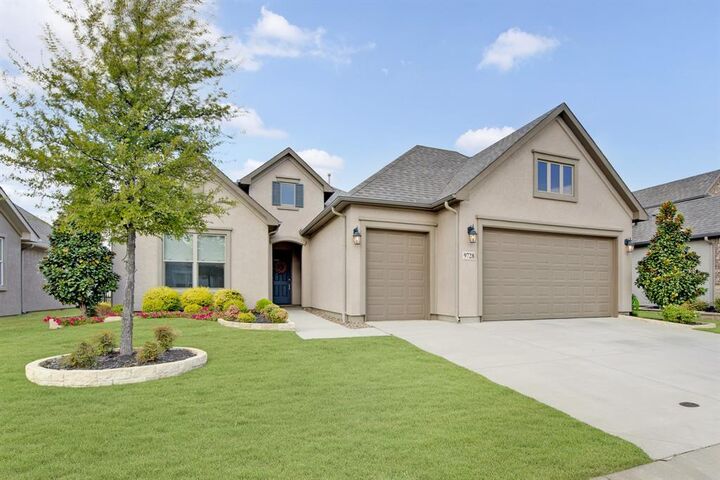 Property Photo: 9728 Silver Rock Way TX 76207