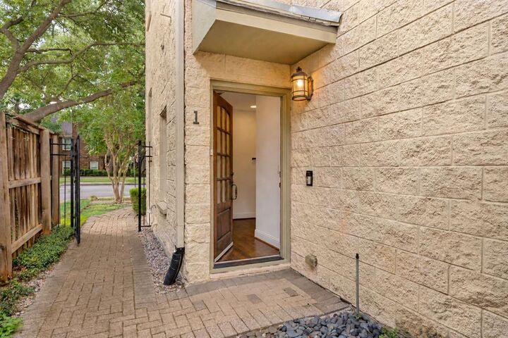 Property Photo: 4140 Emerson Avenue 1 TX 75205