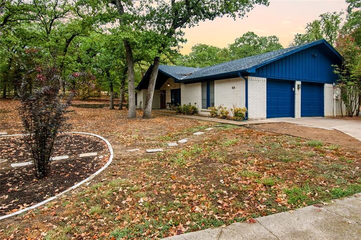 Property Photo:  104 Trailwood Court  TX 76028 