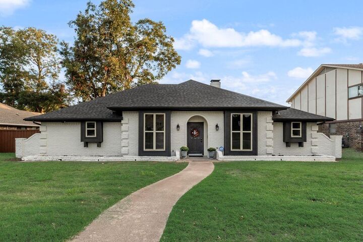 Property Photo: 5864 Winding Woods Trail TX 75227