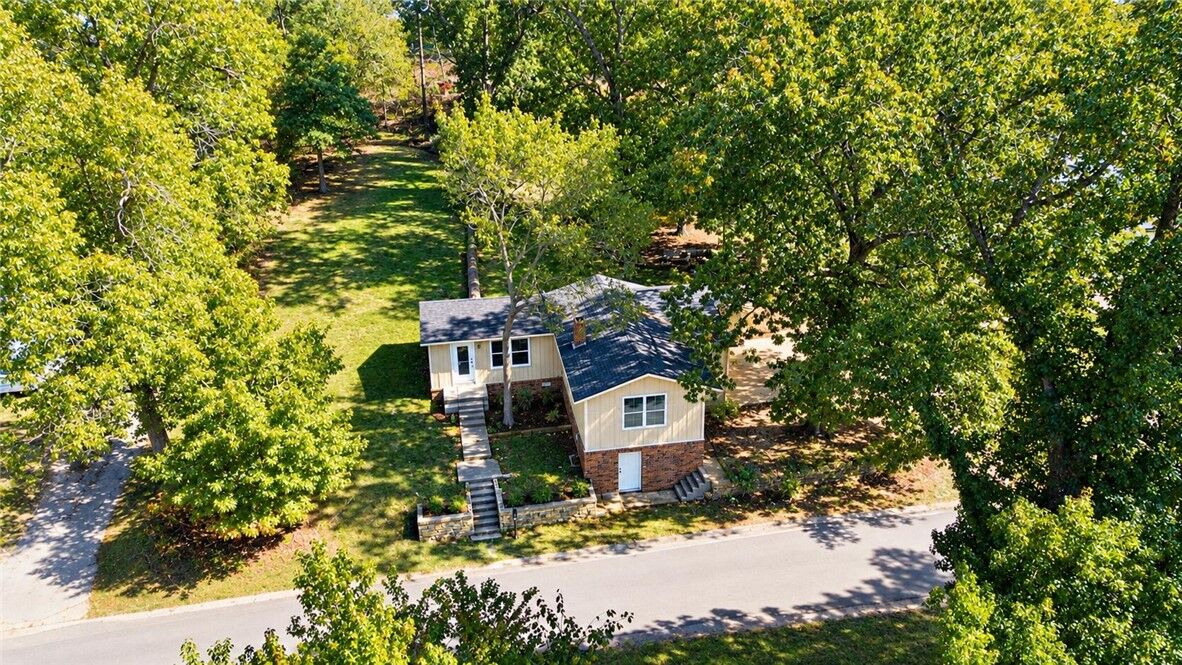 Property Photo:  310 Longview Street  MO 64854 