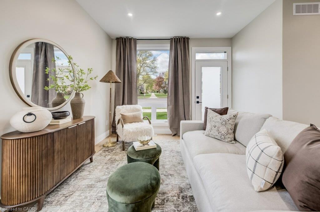 Property Photo:  210 Heritage Drive 1 - Glen  ON N2B 0B5 