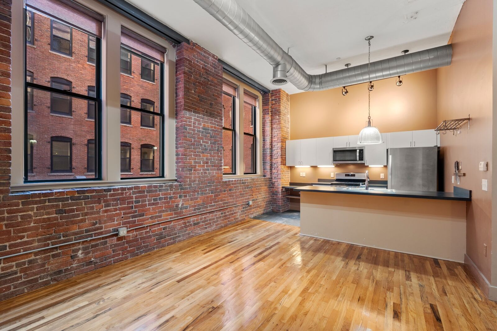Property Photo:  13-17 Willow St 205  MA 01901 