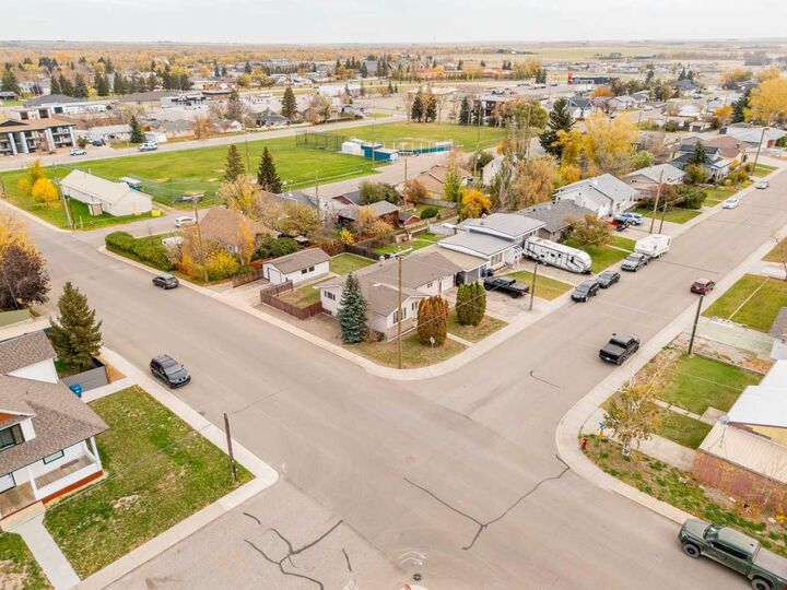 Property Photo:  503 21 Street  AB T0L 0Z0 