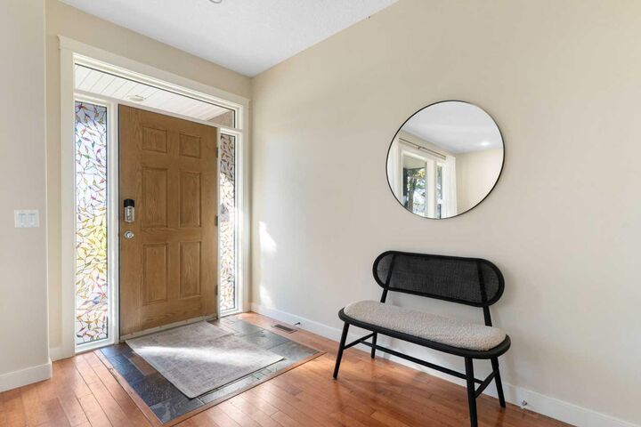 Property Photo:  126 30 Avenue NE  AB T2E 2C8 