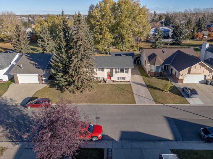 Property Photo:  5910 Ash Street  AB T4H 1K8 