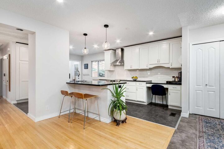 Property Photo:  36 Hudson Road NW  AB T2K 2A9 