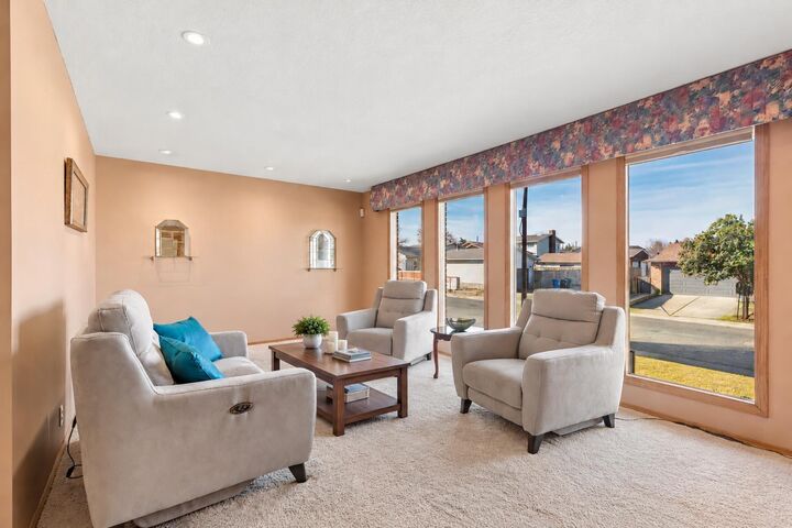 Property Photo:  4316 53 Street NE  AB T1Y 4B3 