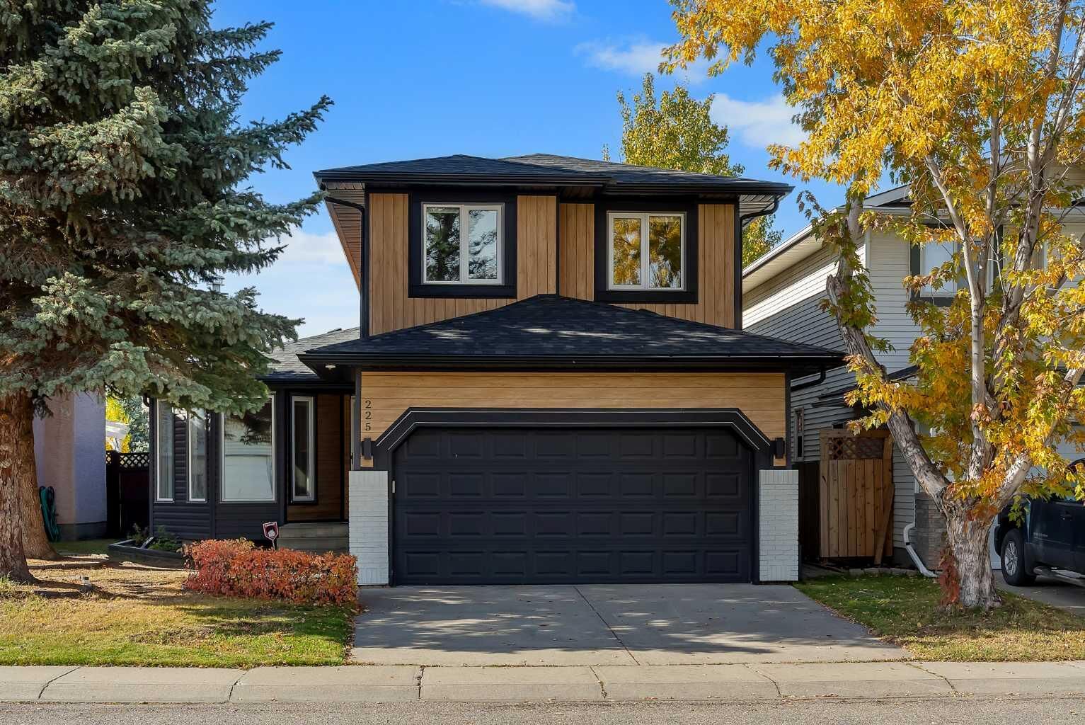 Property Photo:  225 Riverwood Close SE  AB T2C 3Z4 