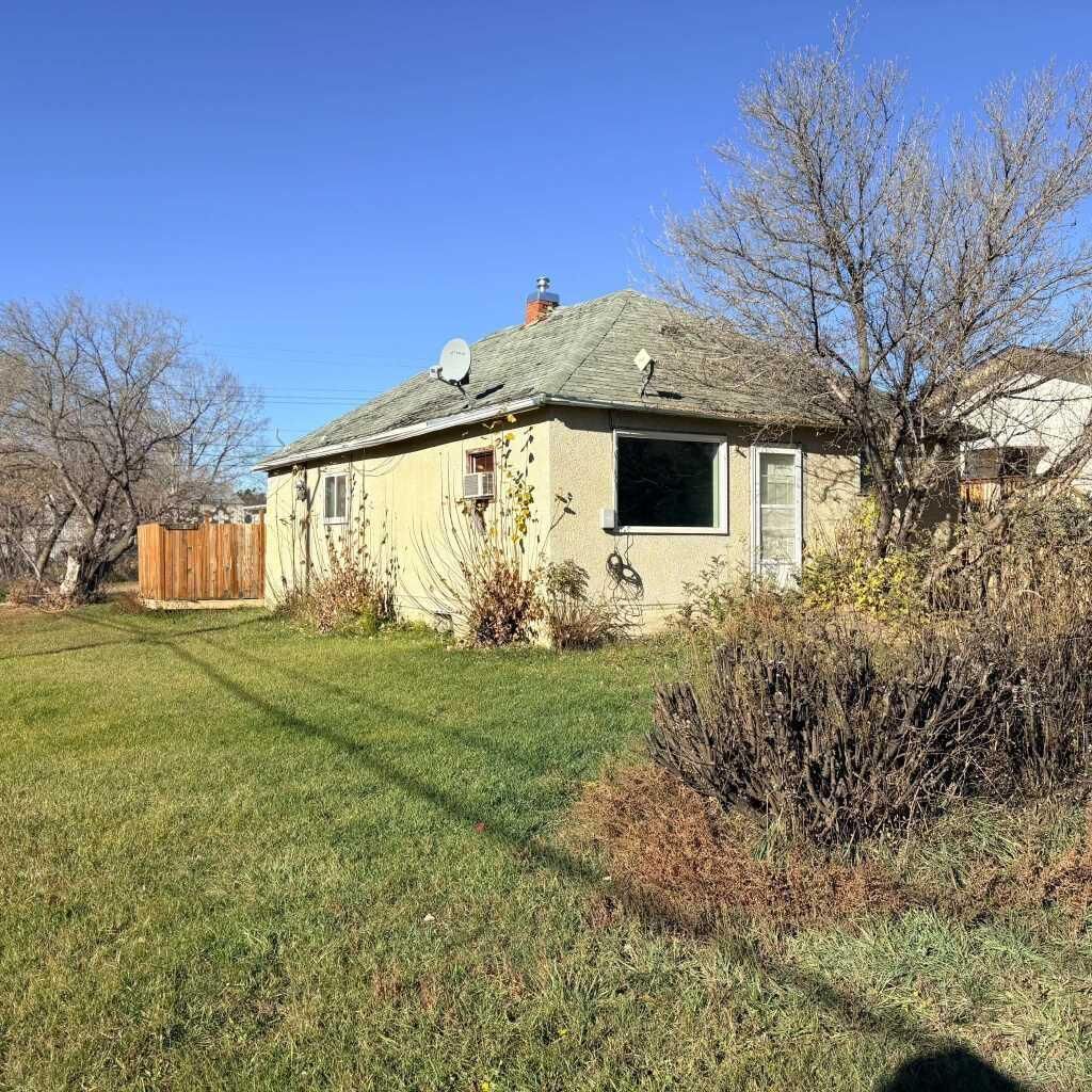 Property Photo:  5004 48 Street  AB T0C 1B0 
