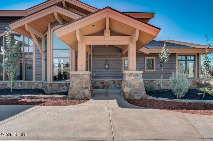 Property Photo:  2530 Palomino Trail  UT 84098 