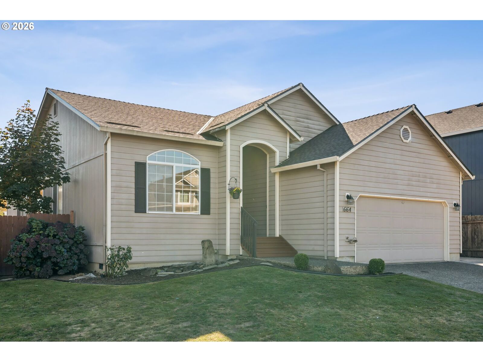 Property Photo:  664 SE 10th St  OR 97060 