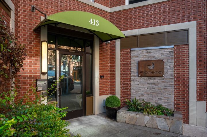 Property Photo: 413 NE 70th Street 210 WA 98115