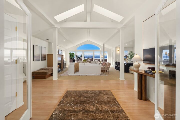 Property Photo: 536 Walnut Street 301 WA 98020