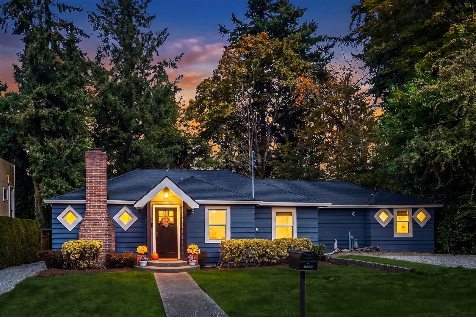 Property Photo: 11020 SE 64th Street WA 98006