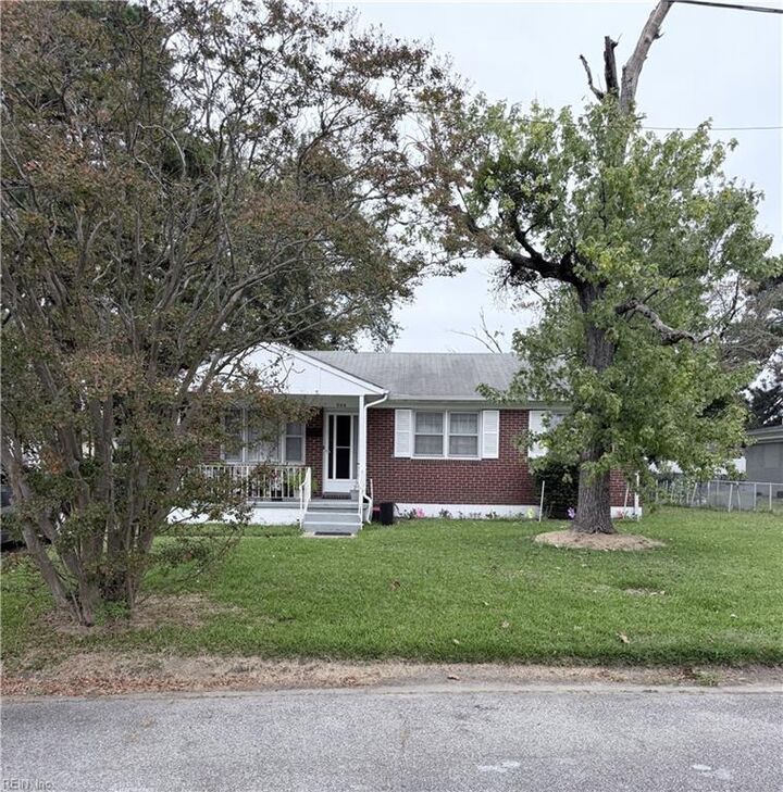 Property Photo: 904 Mineo Ln VA 23701