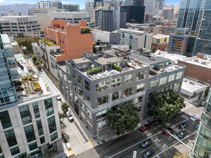 Property Photo:  18 Lansing Street 402  CA 94105 